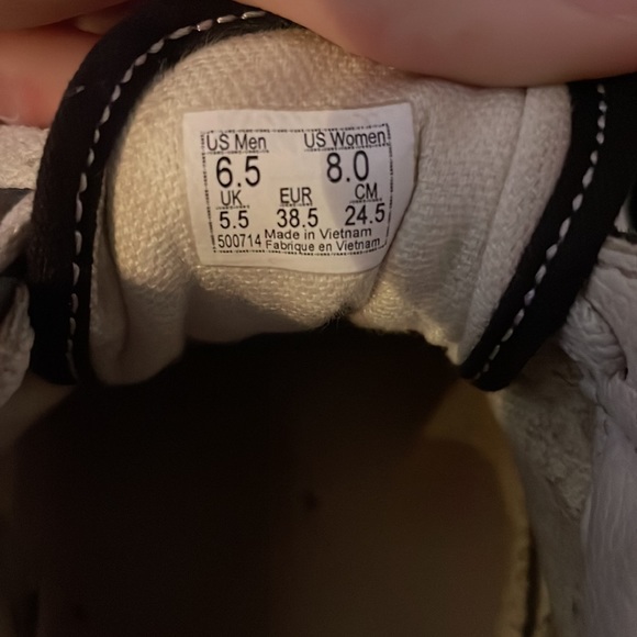 Vans - Picture 3 of 3